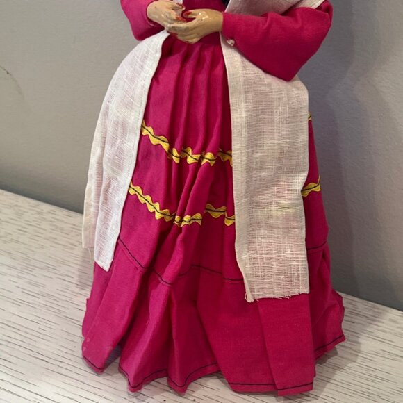 Vintage 1950s Doll Mexican Senorita Lady Sombrero Folk Art Souvenir Hard Plastic - Picture 4 of 10